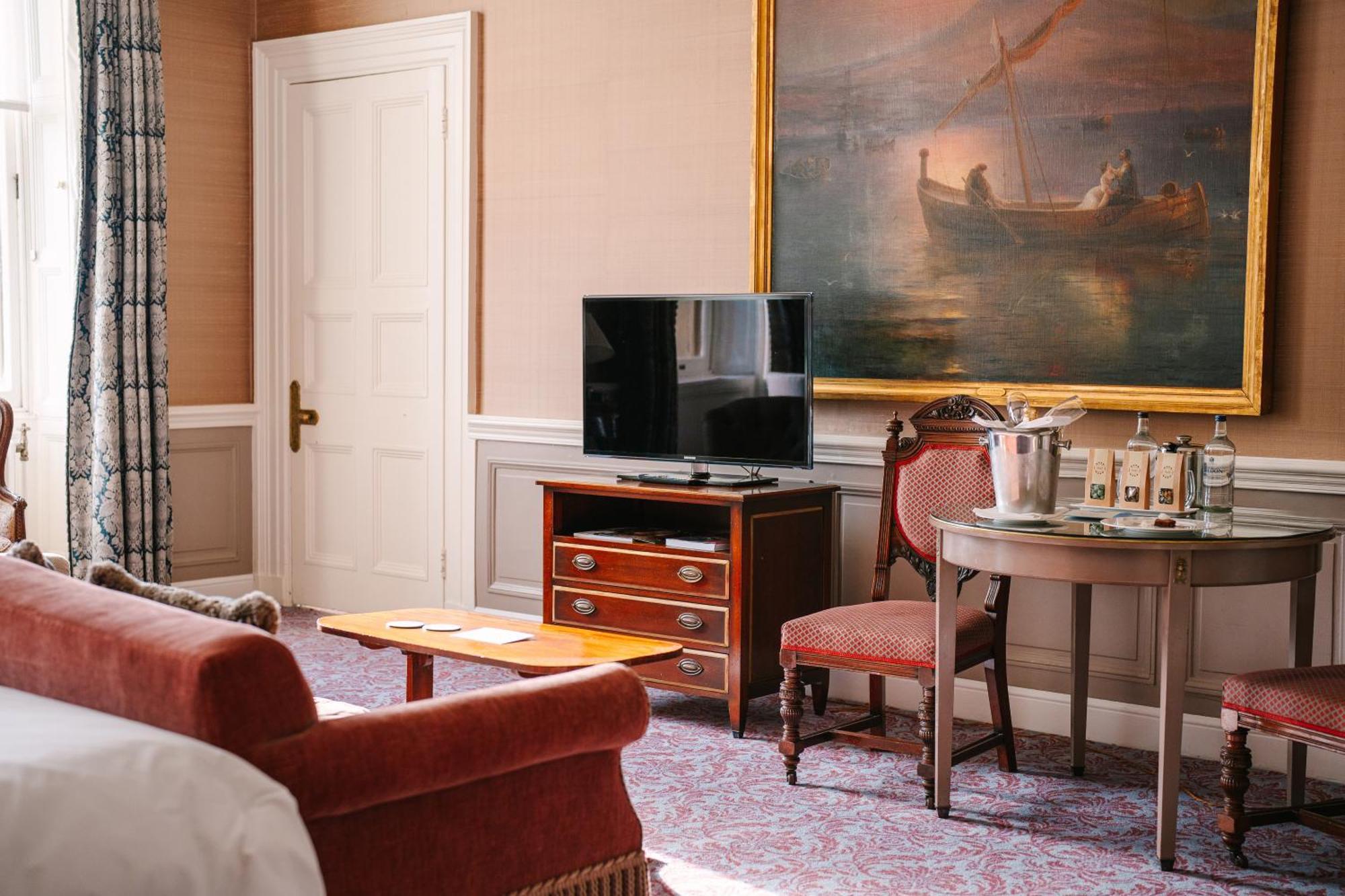 Cliveden House - An Iconic Luxury Hotel Maidenhead Exterior photo